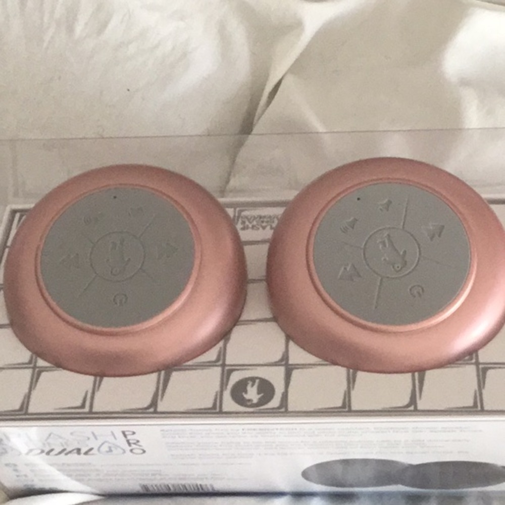 Splash Tunes Dual water-resistant Stereo Speaker